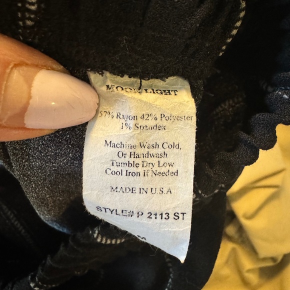 Moonlight Black & White Capris - Picture 9 of 9